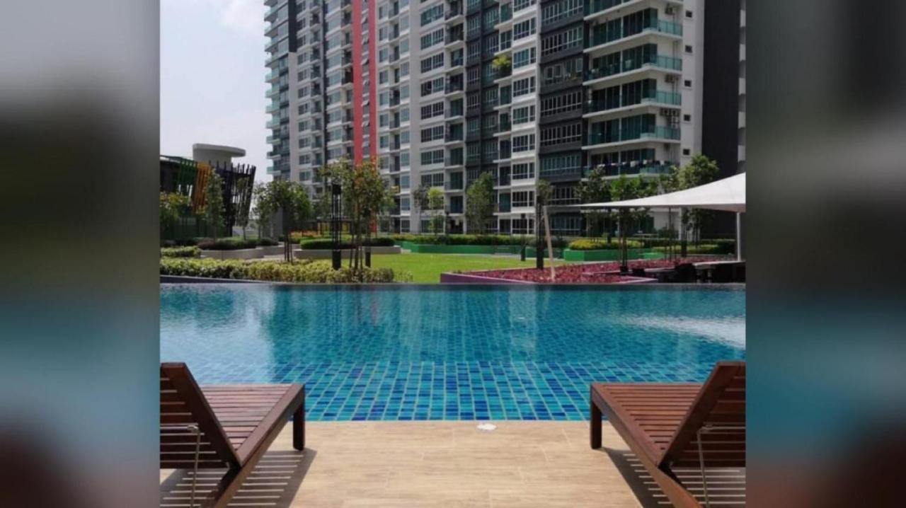 Rantissi Homestay The Zizz Damansara North Петалинг Джая Екстериор снимка