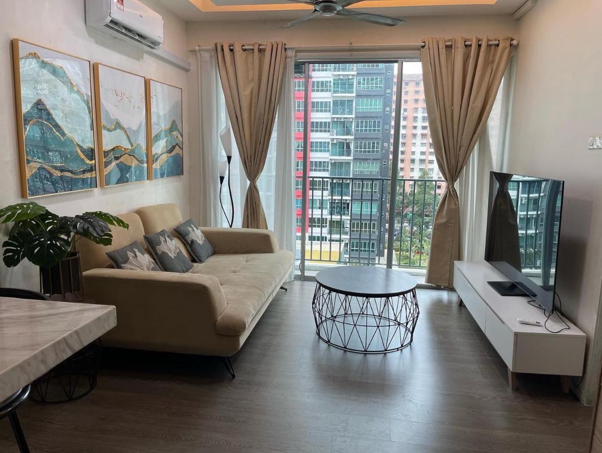 Rantissi Homestay The Zizz Damansara North Петалинг Джая Екстериор снимка